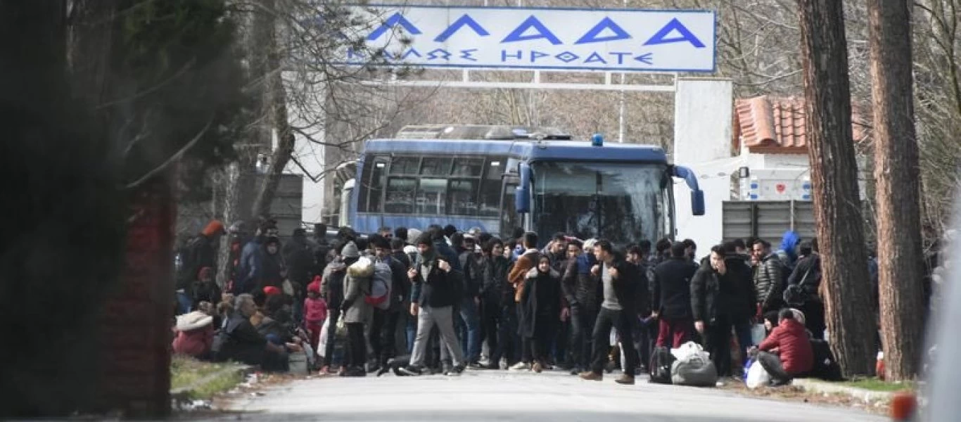 Μαζικές αποβάσεις στα νησιά: 151 αλλοδαποί σε Λέσβο και Σάμο - Συνεχίζεται το σόου στις Καστανιές του Έβρου